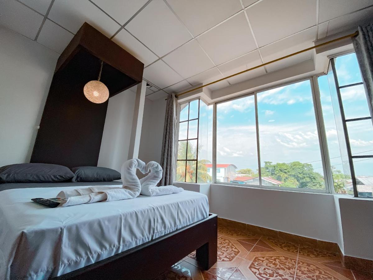 Hostal Casa Blanca プエルト・フランシスコ・デ・オレリャーナ エクステリア 写真